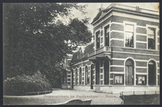 17663 Gezicht op het gemeentehuis annex postkantoor aan de Dorpsstraat te Doorn.